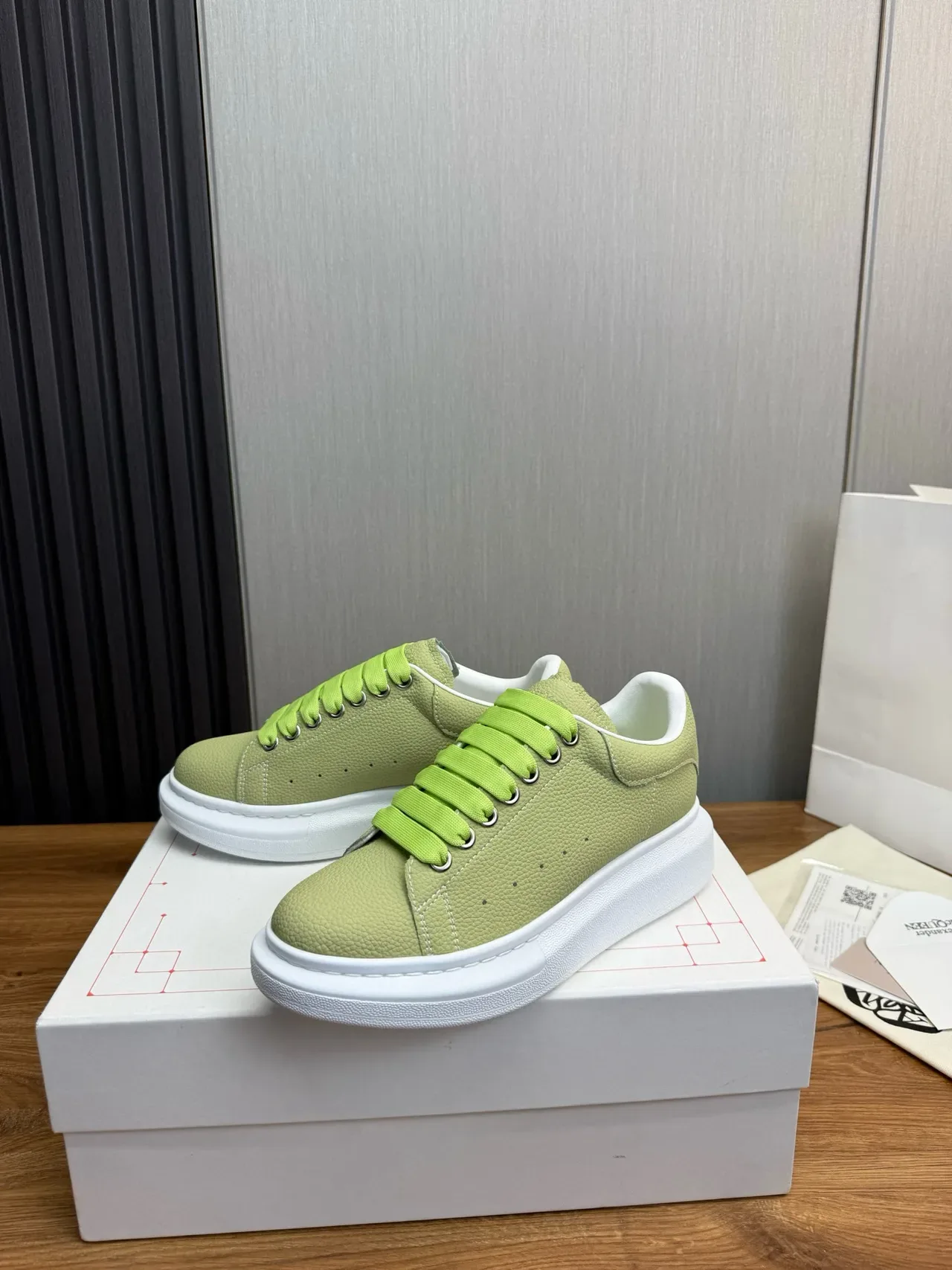Alexander McQueen Green White Oversized Platform Sole Pebbled Leather Upper Lifestyle Sneakers 3