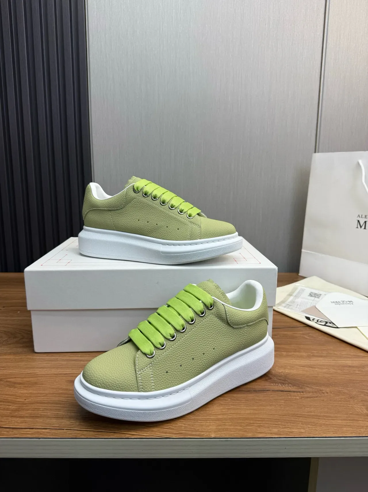 Alexander McQueen Green White Oversized Platform Sole Pebbled Leather Upper Lifestyle Sneakers 4