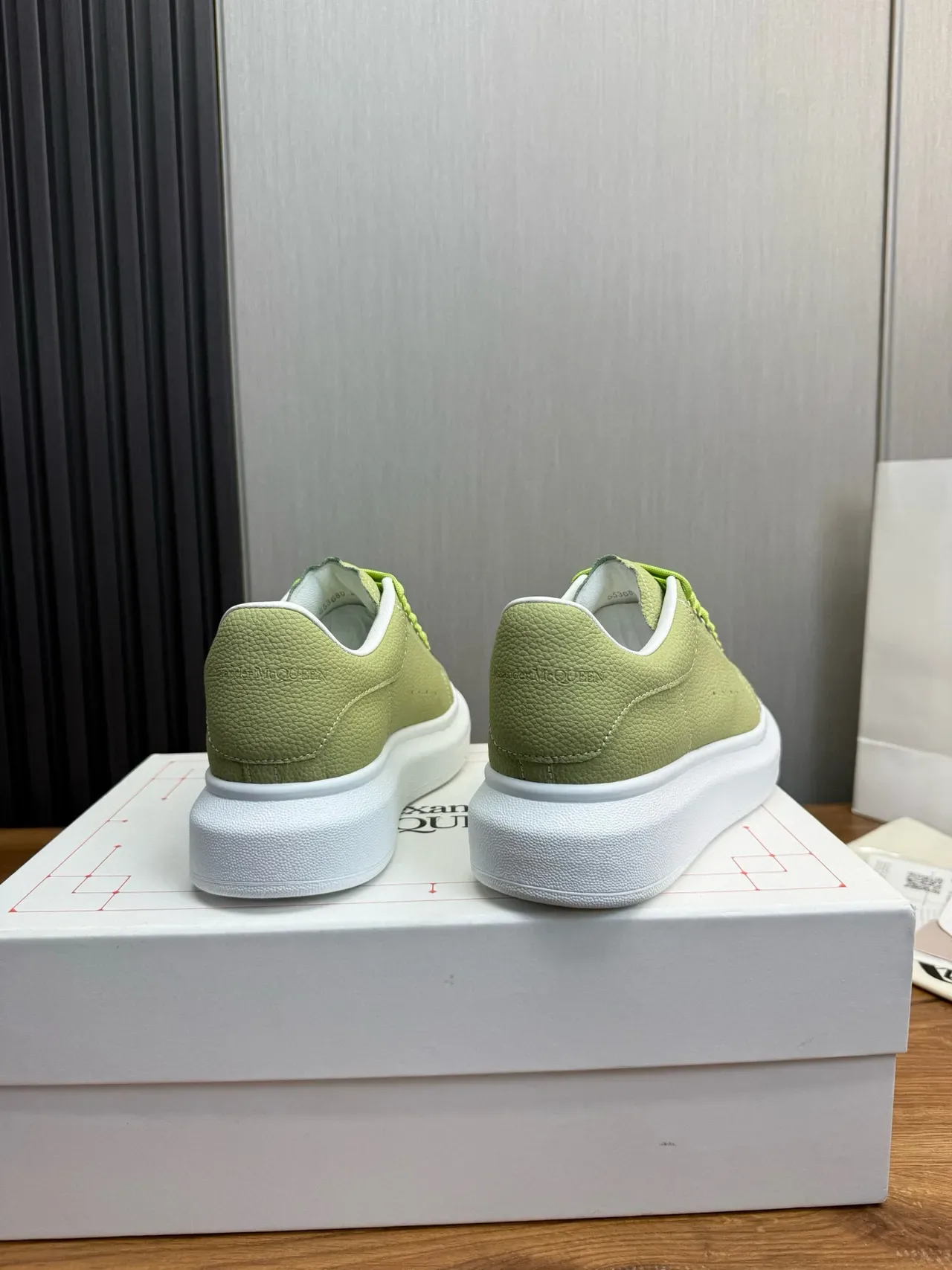Alexander McQueen Green White Oversized Platform Sole Pebbled Leather Upper Lifestyle Sneakers 5