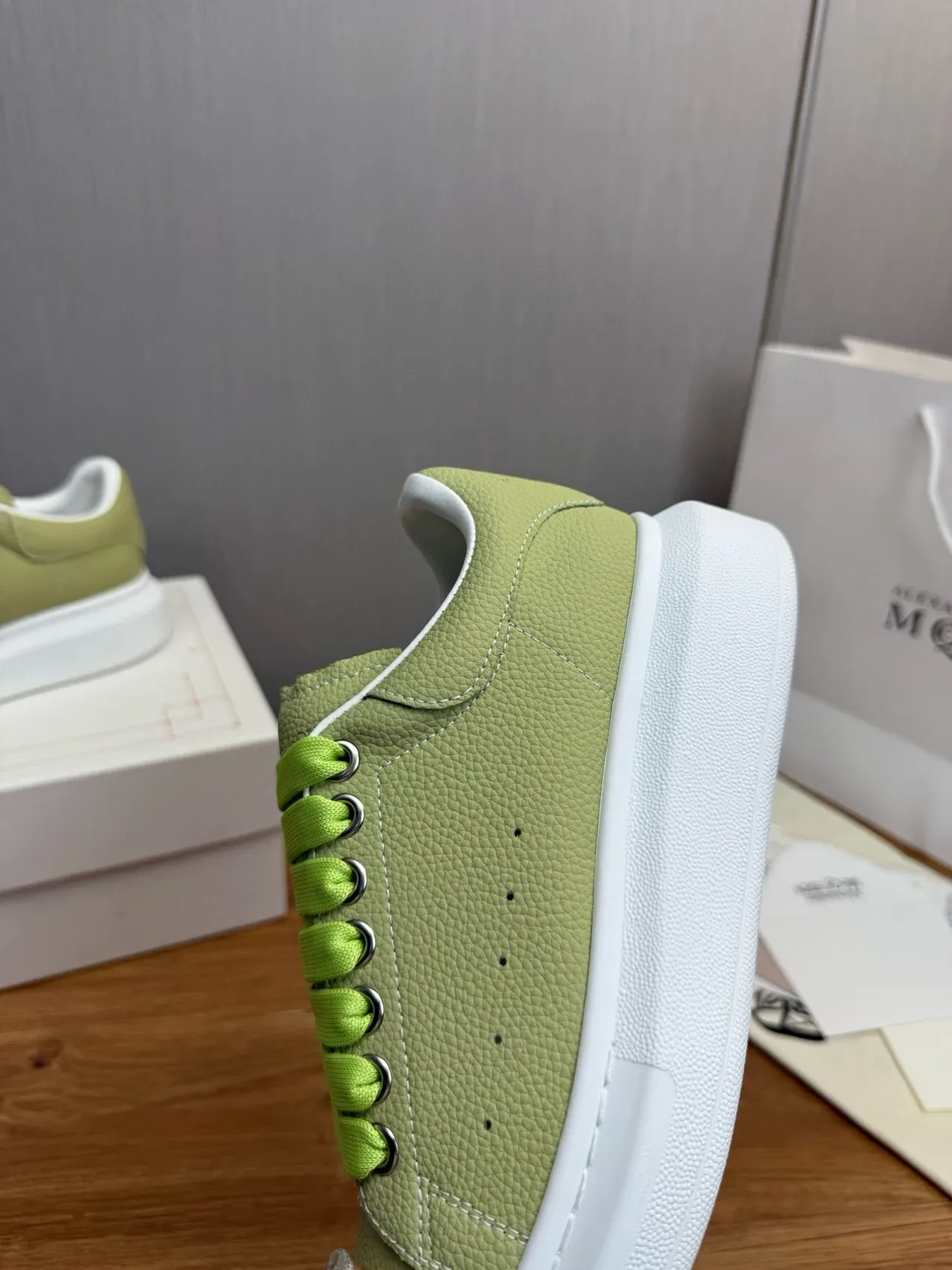 Alexander McQueen Green White Oversized Platform Sole Pebbled Leather Upper Lifestyle Sneakers 9