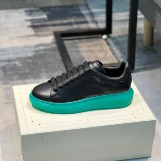 Alexander McQueen Oversized Sneaker 黑色和青色生活方式运动鞋