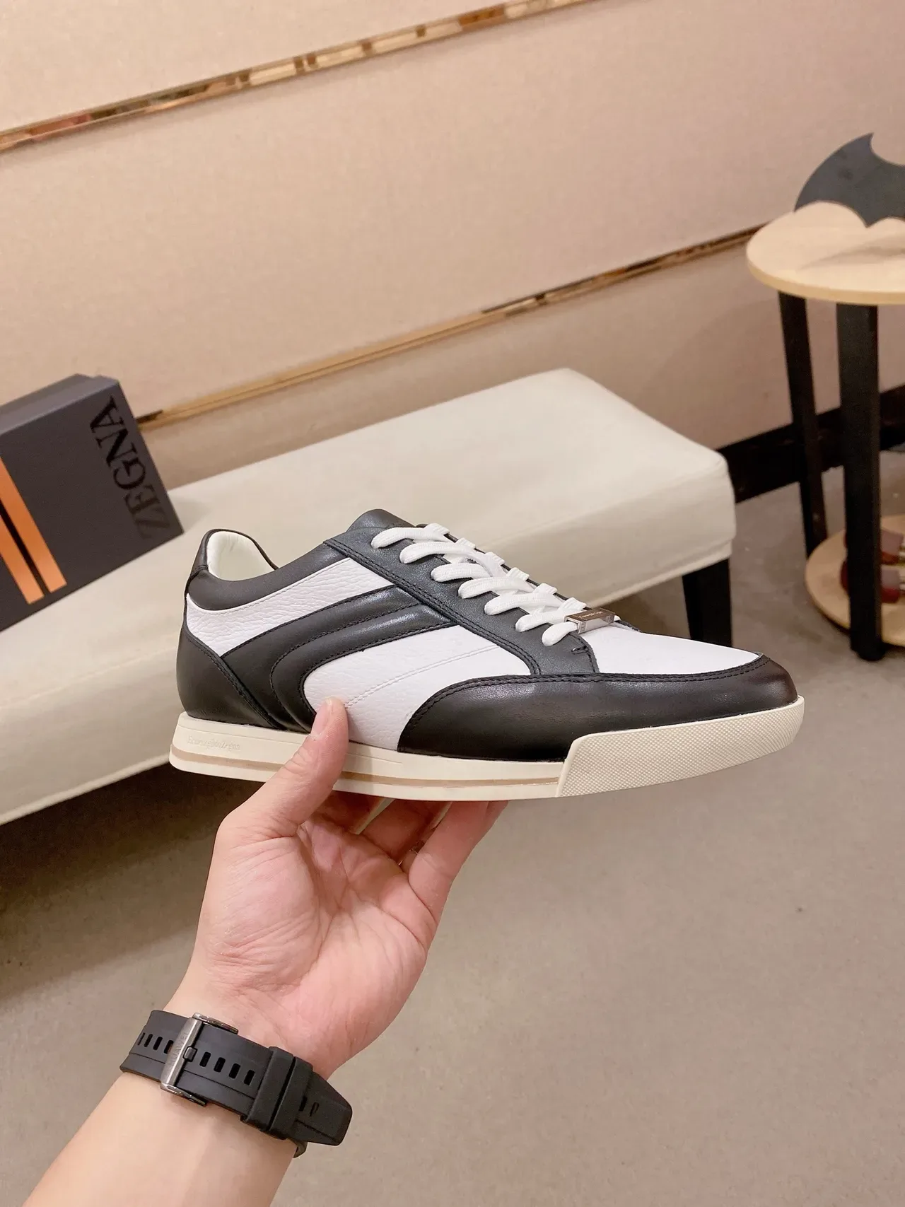 Alexander McQueen 黑白 Oversized 真皮生活运动鞋 5