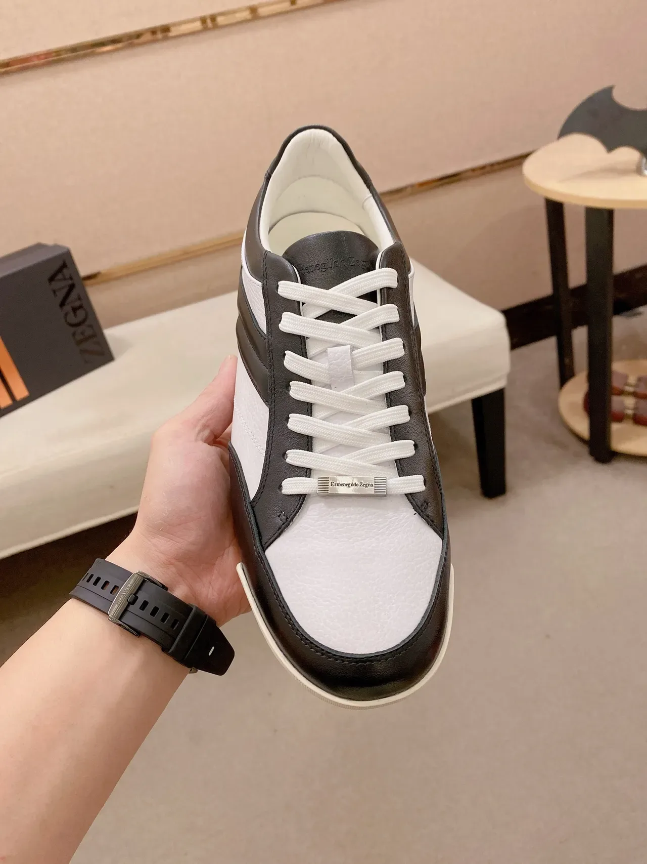Alexander McQueen 黑白 Oversized 真皮生活运动鞋 6