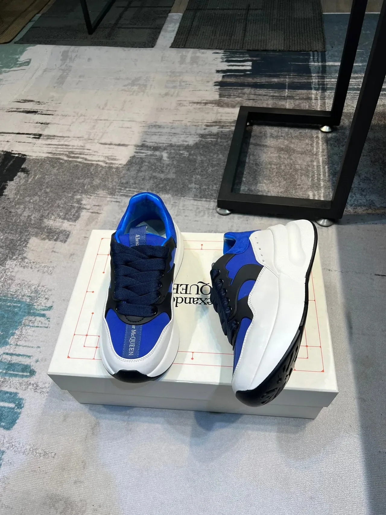 Alexander McQueen 蓝白超大厚底运动鞋 4