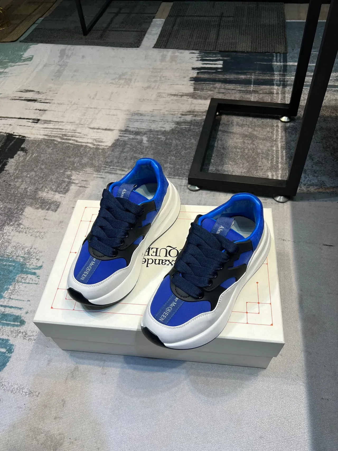Alexander McQueen 蓝白超大厚底运动鞋 5