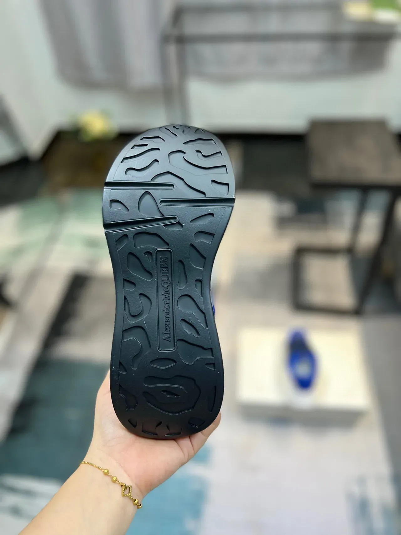 Alexander McQueen 蓝白超大厚底运动鞋 9