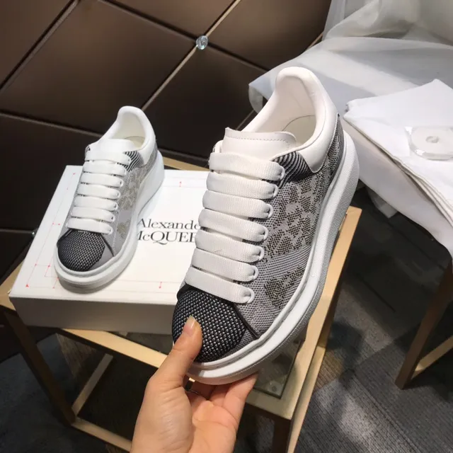 Alexander McQueen Sneaker oversized gris noir blanc style de vie sneakers 2