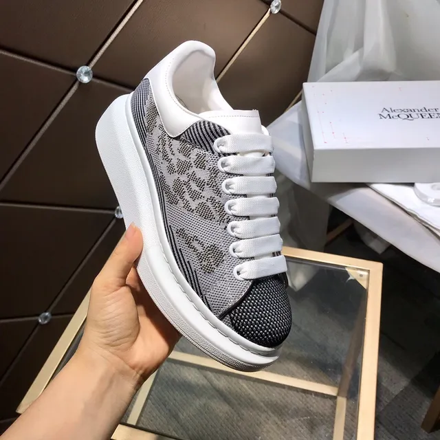 Alexander McQueen Sneaker oversized gris noir blanc style de vie sneakers 3