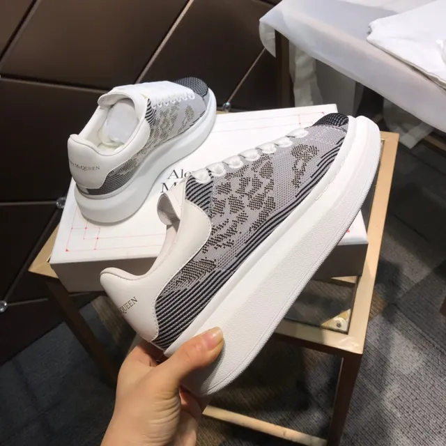 Alexander McQueen Sneaker oversized gris noir blanc style de vie sneakers 5