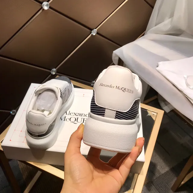 Alexander McQueen Sneaker oversized gris noir blanc style de vie sneakers 6