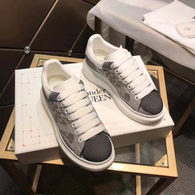 Alexander McQueen Sneaker oversized gris noir blanc style de vie sneakers 7