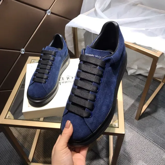 Alexander McQueen Tênis Oversized Camurça Azul Marinho Lifestyle 3