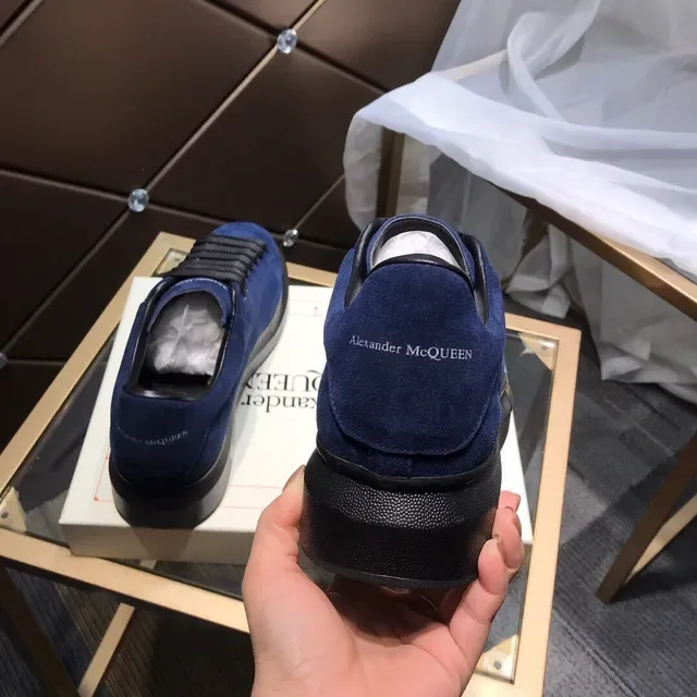 Alexander McQueen Tênis Oversized Camurça Azul Marinho Lifestyle 6