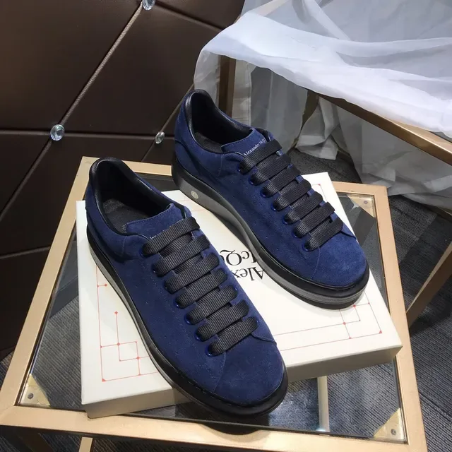 Alexander McQueen Tênis Oversized Camurça Azul Marinho Lifestyle 7