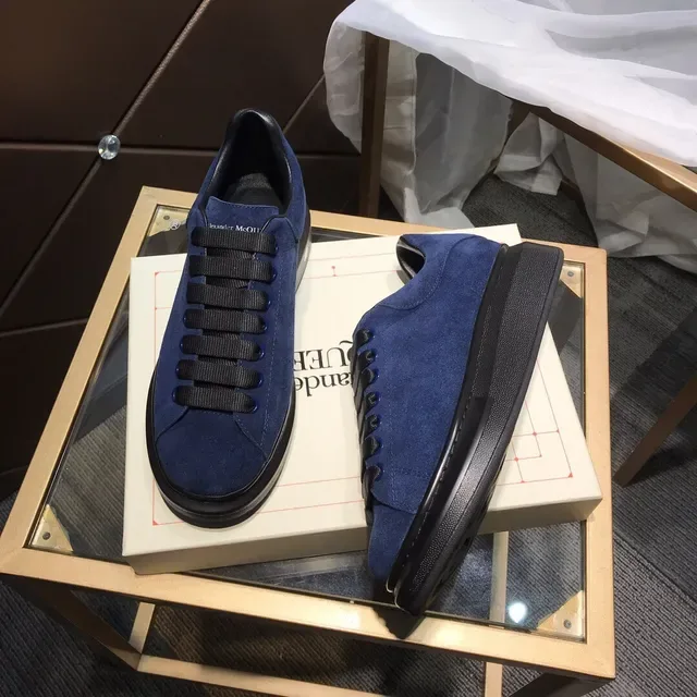 Alexander McQueen Tênis Oversized Camurça Azul Marinho Lifestyle 8