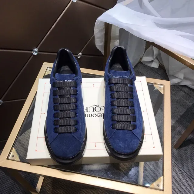 Alexander McQueen Tênis Oversized Camurça Azul Marinho Lifestyle 9