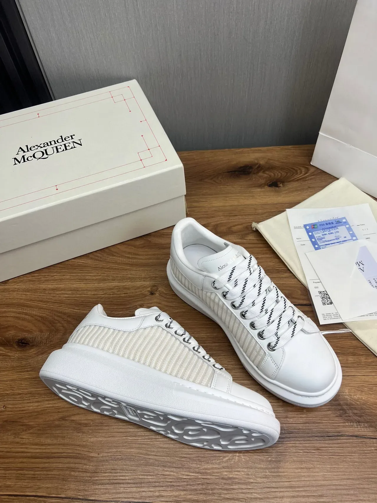 Alexander McQueen Oversized 白色和米白色生活方式运动鞋 5
