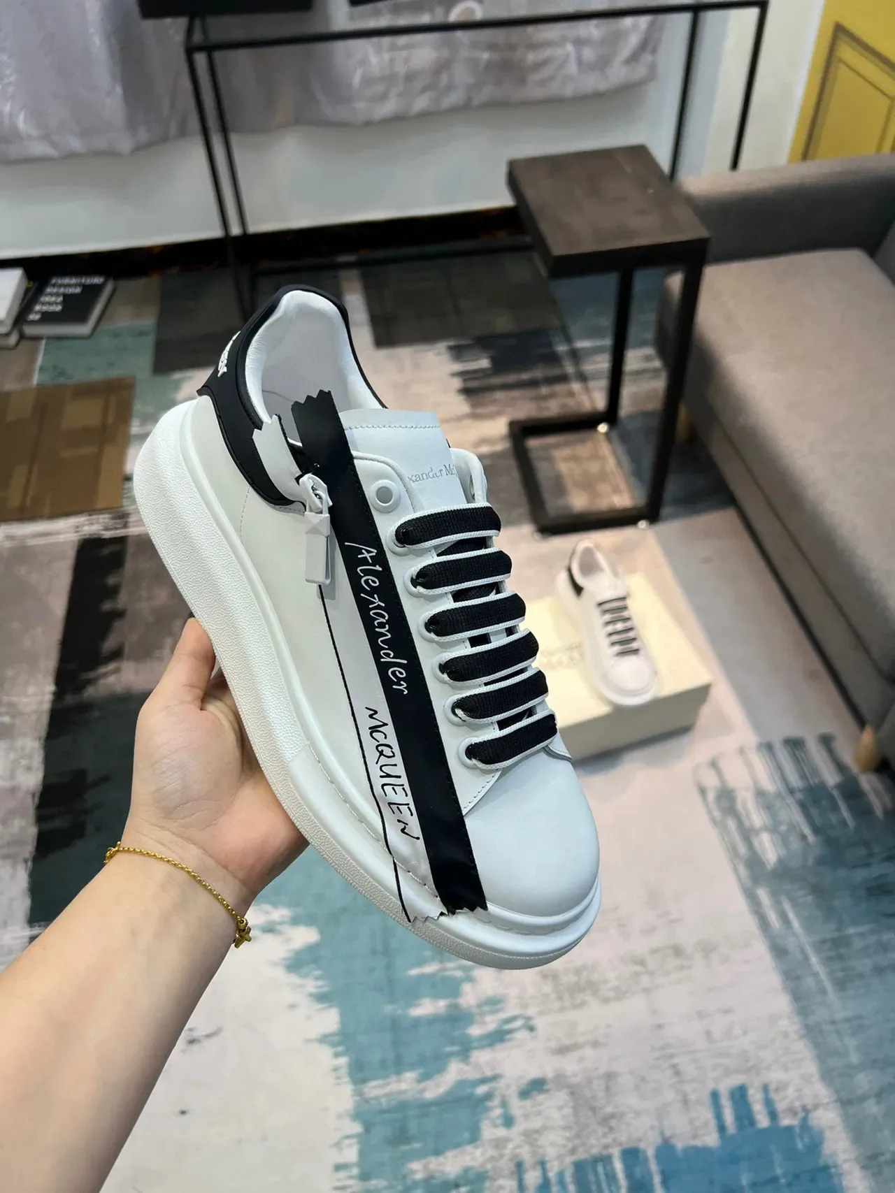 Alexander McQueen 白色黑色 Logo 条纹 超大号生活方式运动鞋 6
