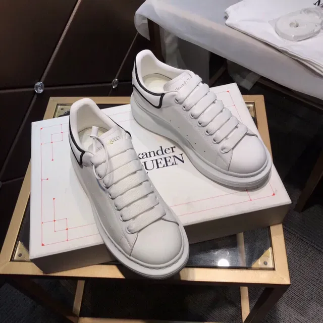 Alexander McQueen Oversized Sneaker White Black Platform Sole Smooth Leather Upper Lifestyle Sneakers 7