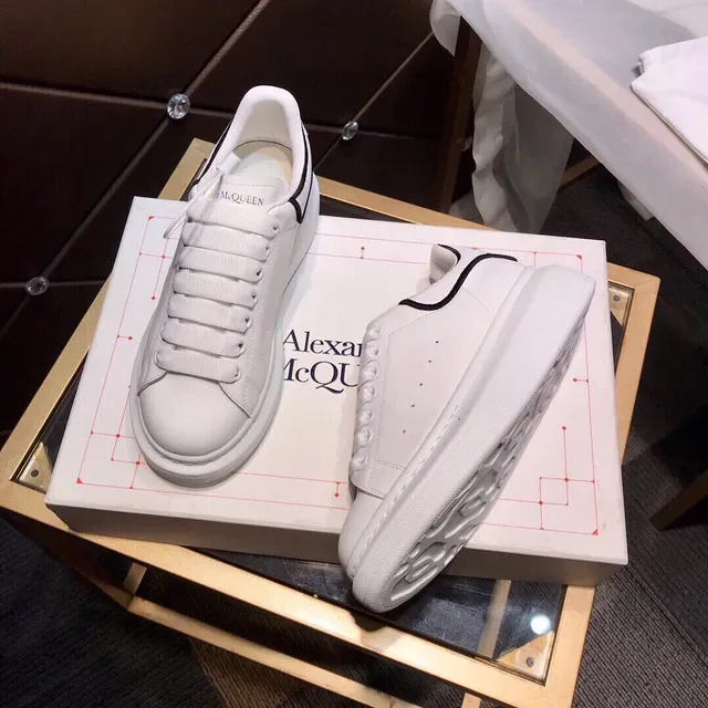Alexander McQueen Oversized Sneaker White Black Platform Sole Smooth Leather Upper Lifestyle Sneakers 8