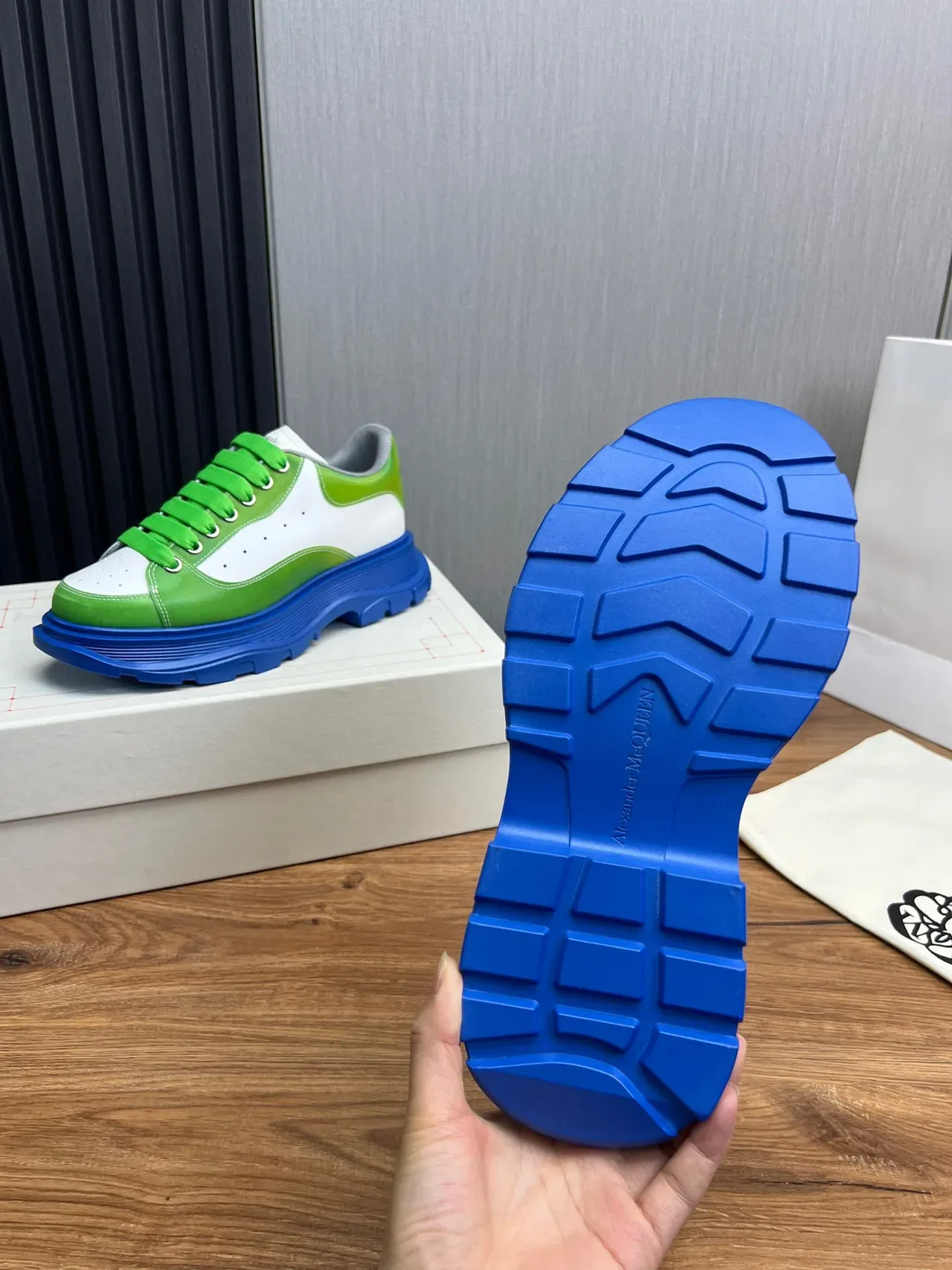 Alexander McQueen حذاء رياضي Oversized أبيض أخضر أزرق Chunky 2