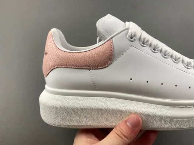 Alexander McQueen Sneakers Oversized Blanches Roses Semelle Plateforme Cuir Supérieur Sneakers Style de Vie 3