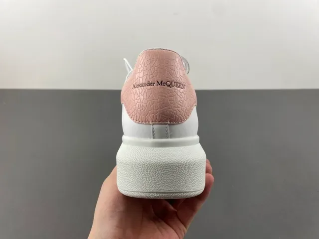 Alexander McQueen Sneakers Oversized Blanches Roses Semelle Plateforme Cuir Supérieur Sneakers Style de Vie 4