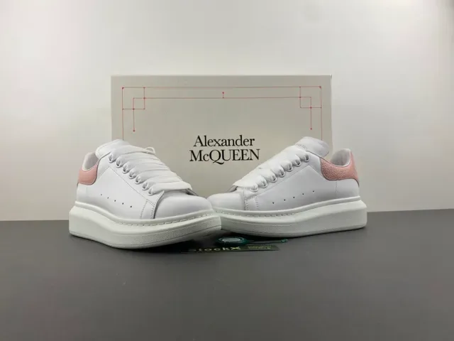 Alexander McQueen Sneakers Oversized Blanches Roses Semelle Plateforme Cuir Supérieur Sneakers Style de Vie 13