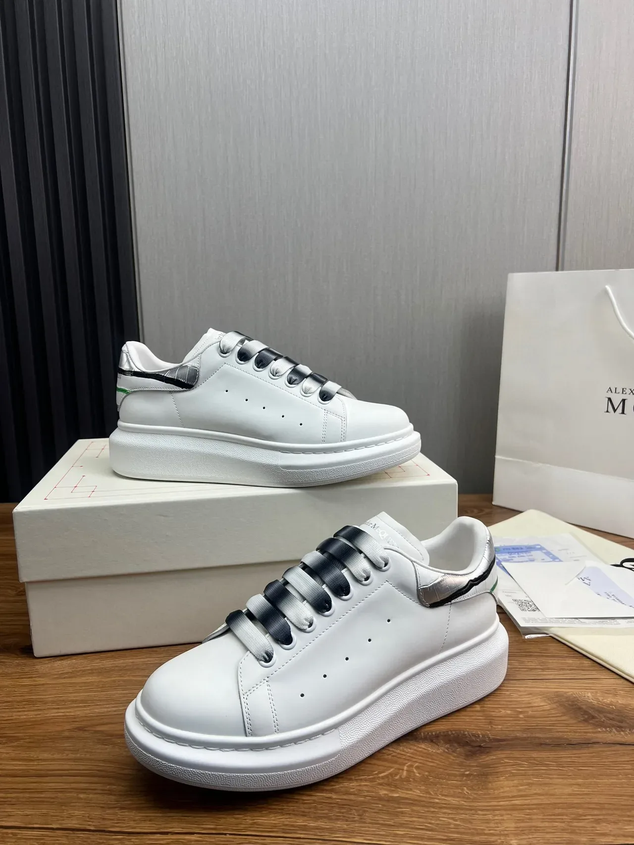 Alexander McQueen Oversized Sneaker White Silver Platform Sole Smooth Leather Upper Lifestyle Sneakers 4