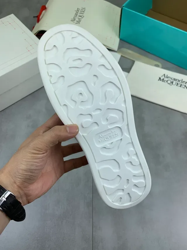 Alexander McQueen Oversized 白色银色鞋底 帆布鞋 生活方式运动鞋 2