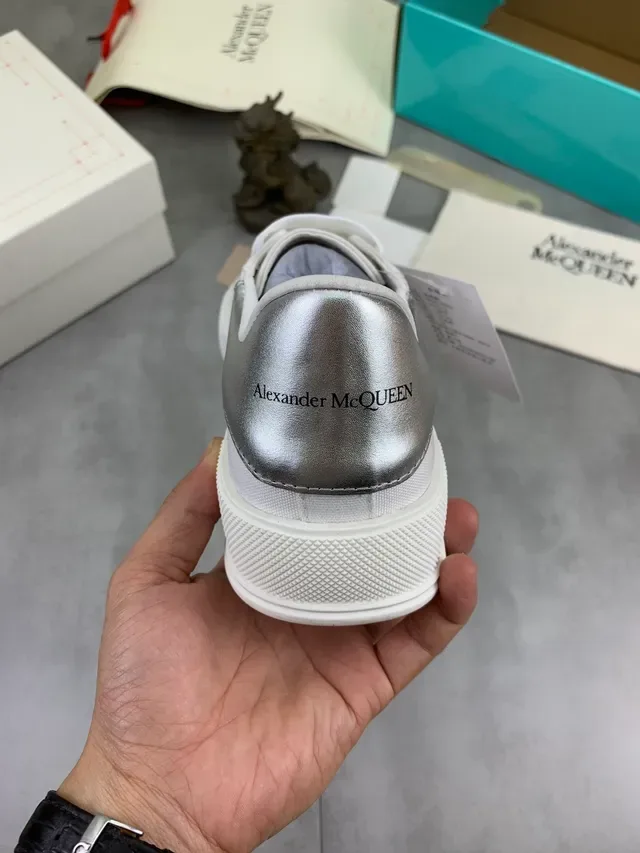 Alexander McQueen Oversized 白色银色鞋底 帆布鞋 生活方式运动鞋 3