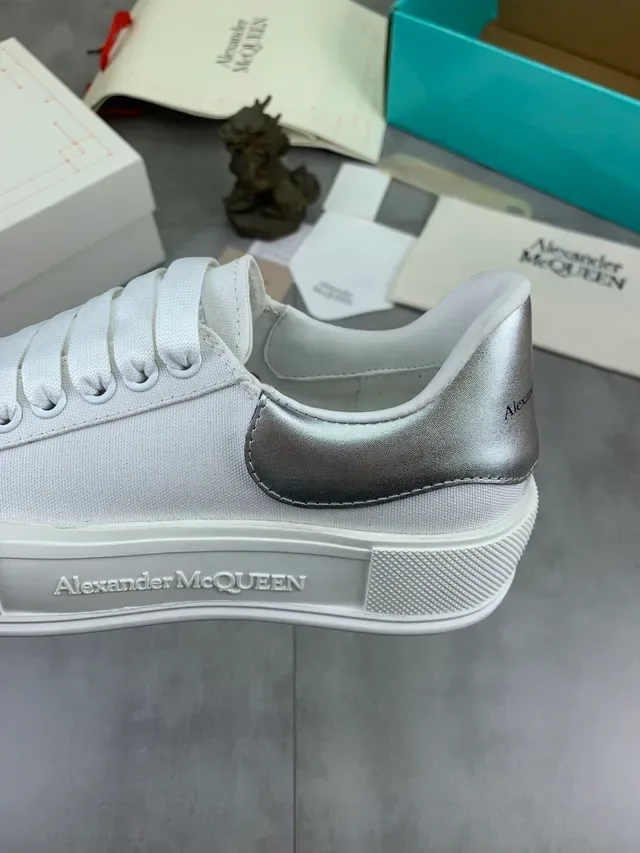 Alexander McQueen Oversized 白色银色鞋底 帆布鞋 生活方式运动鞋 4