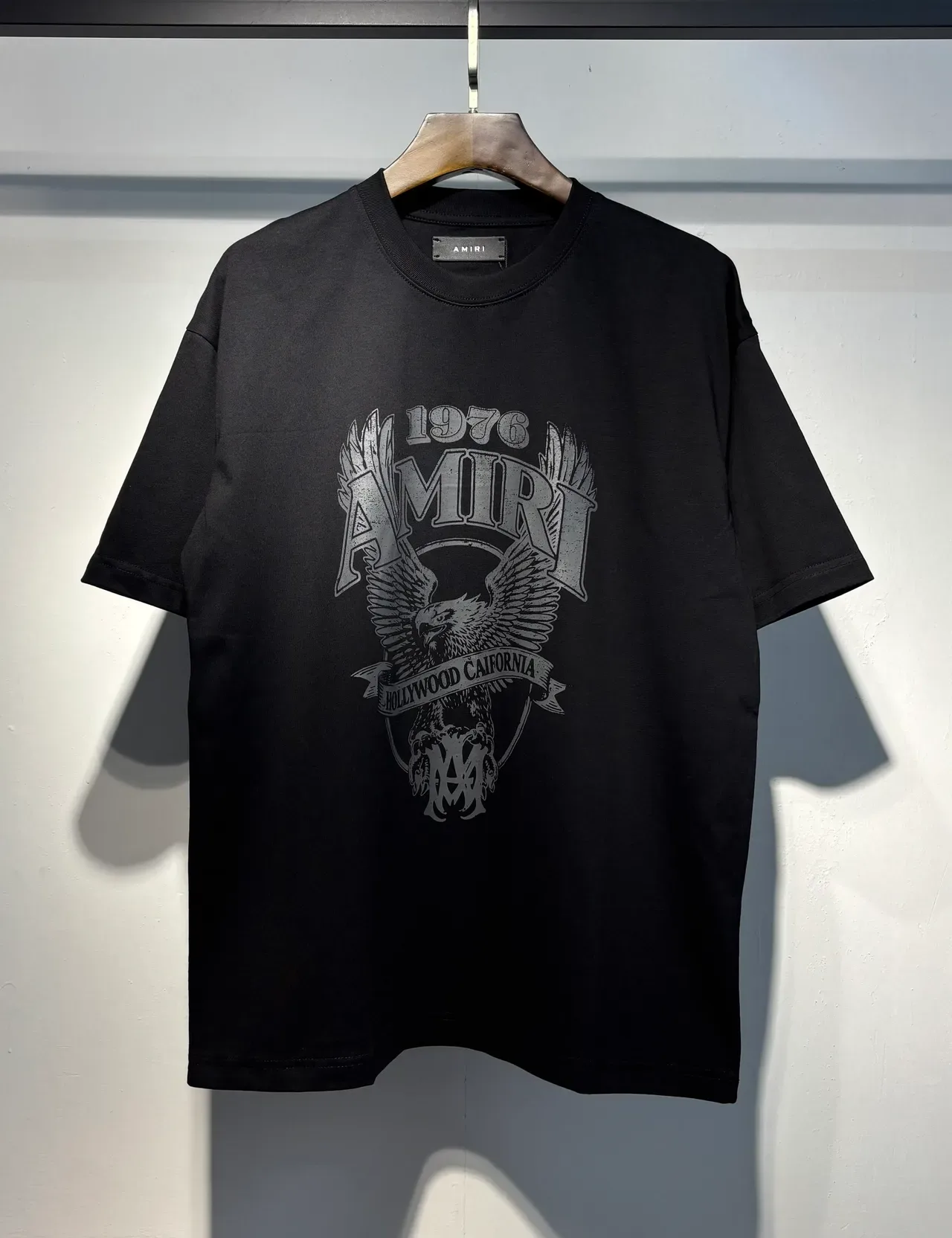 Camiseta gráfica Amiri con escudo de águila 3