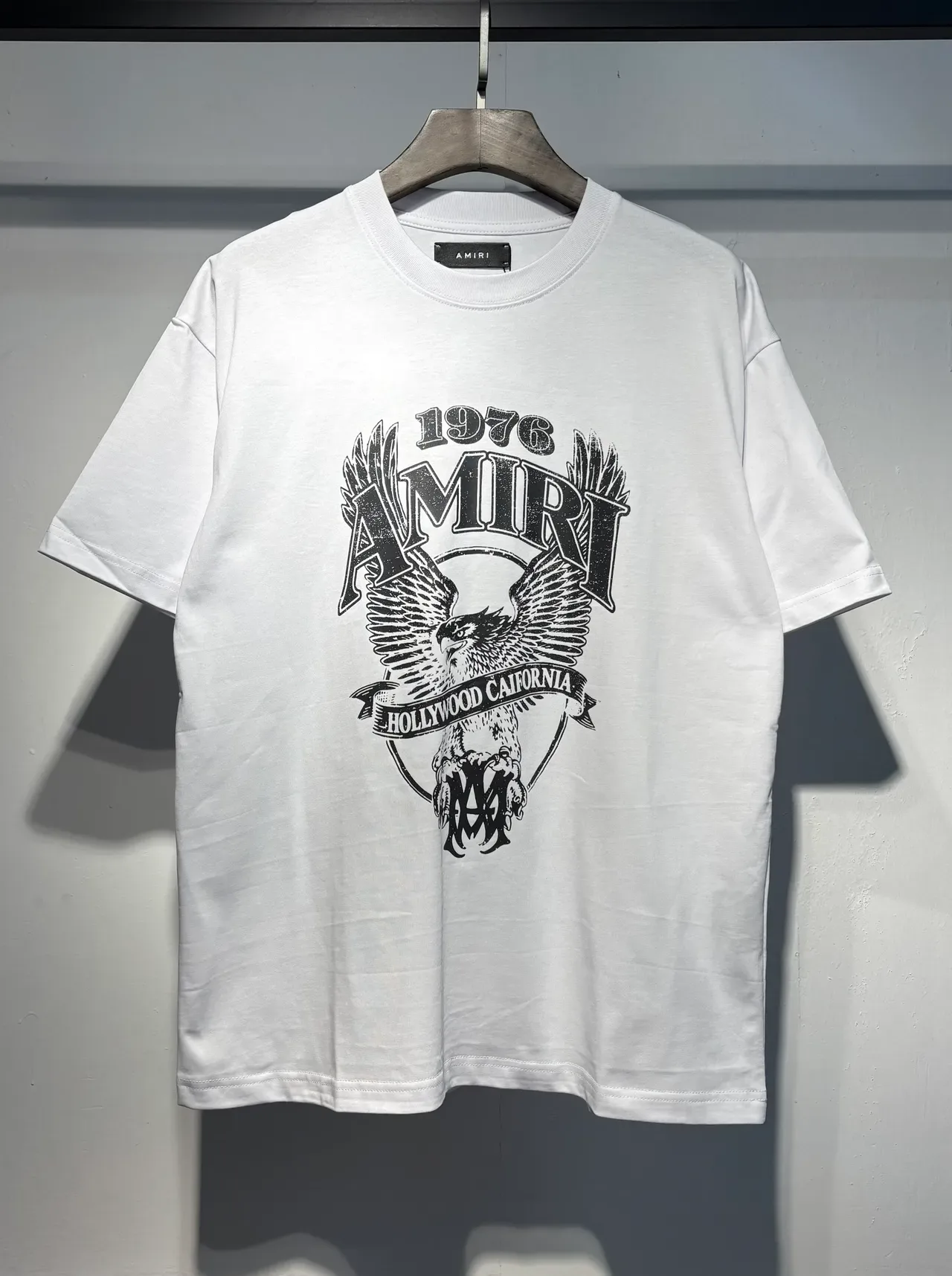 Camiseta gráfica Amiri con escudo de águila 4
