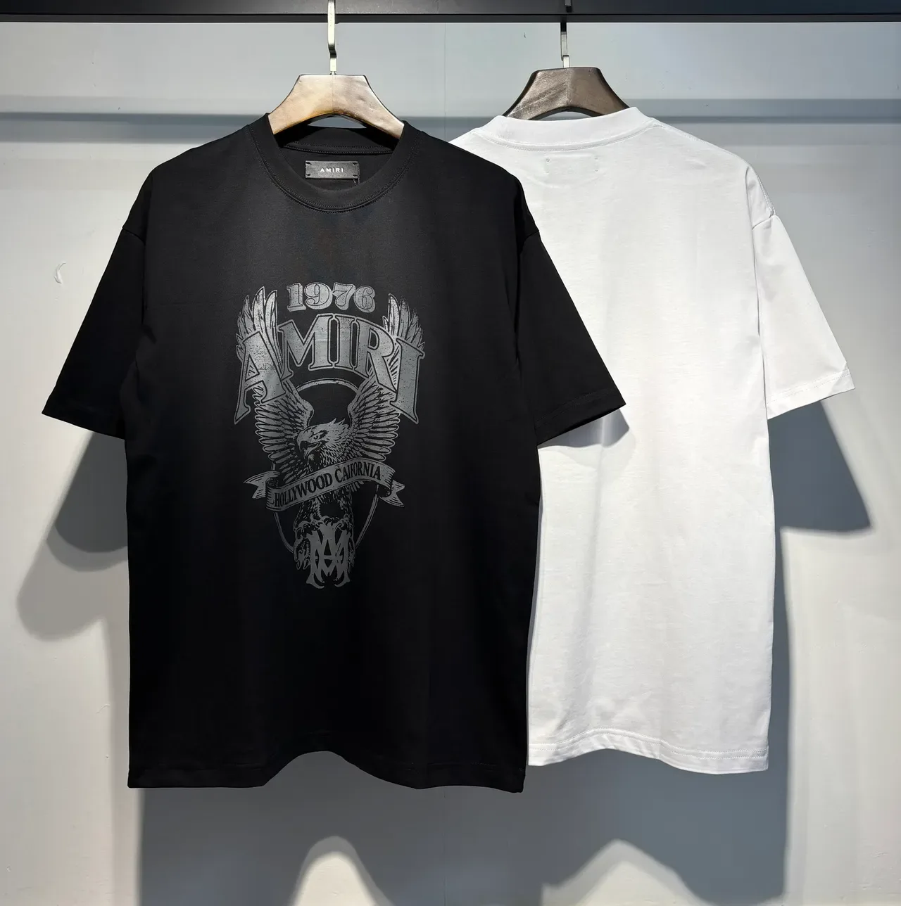 Camiseta gráfica Amiri con escudo de águila 5