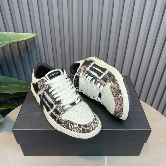 Amiri MA Court zapatillas de estilo de vida con estampado de leopardo negro y blanco 4