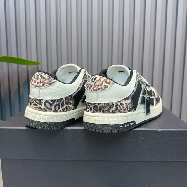 Amiri MA Court zapatillas de estilo de vida con estampado de leopardo negro y blanco 8