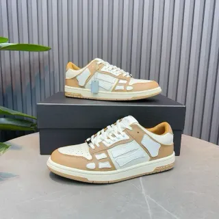Amiri Skel Top Zapatillas Lifestyle beige y blanco