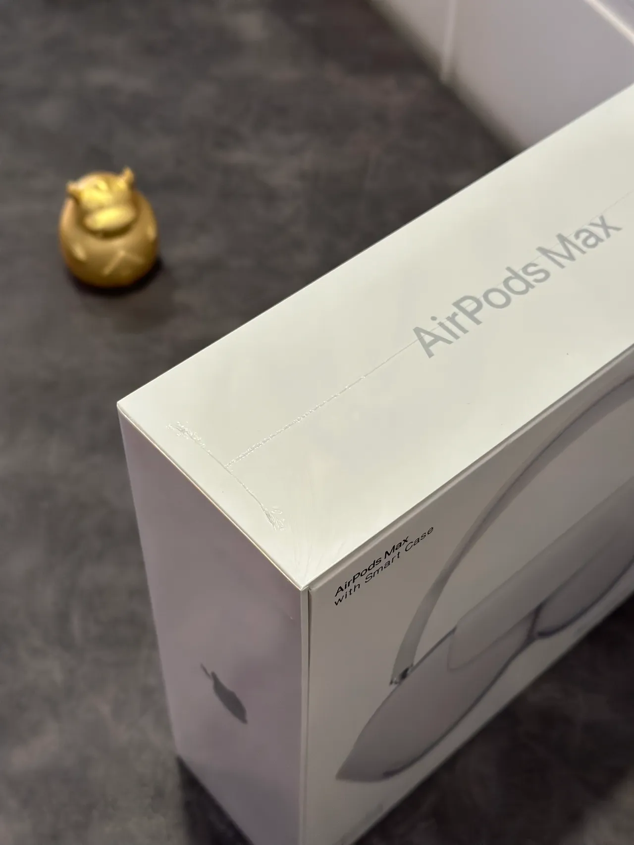 Apple AirPods Max White Over-Ear Headphones 4