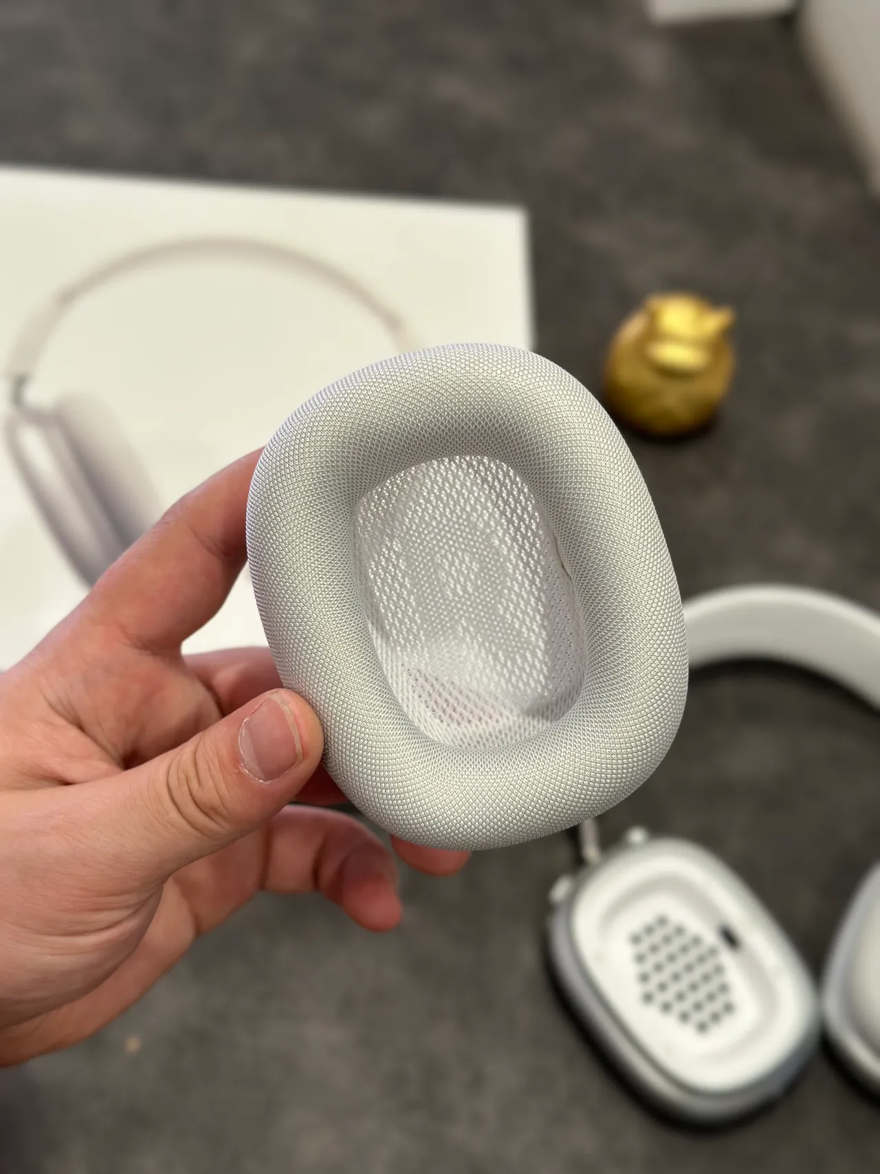 Apple AirPods Max White Over-Ear Headphones 8
