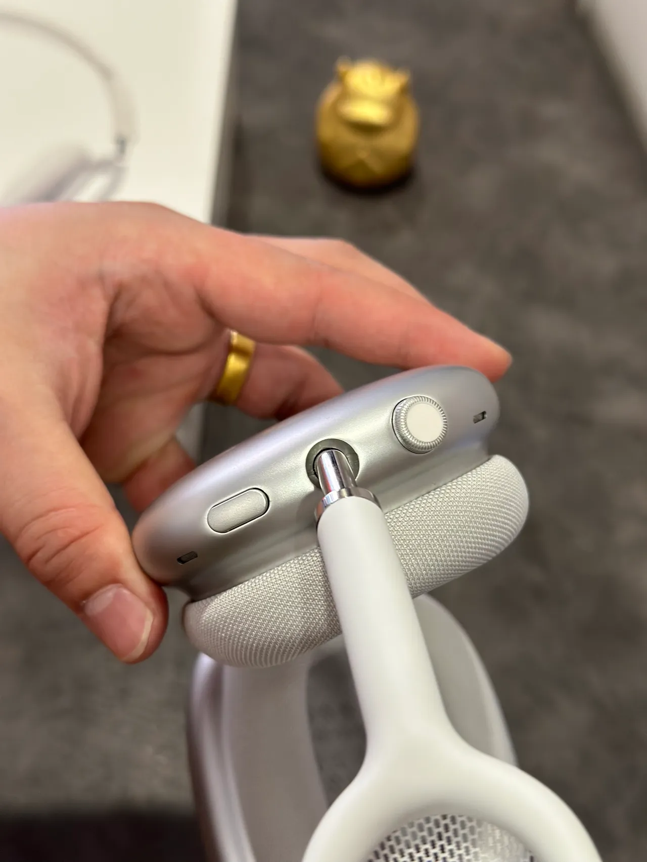 Apple AirPods Max White Over-Ear Headphones 9