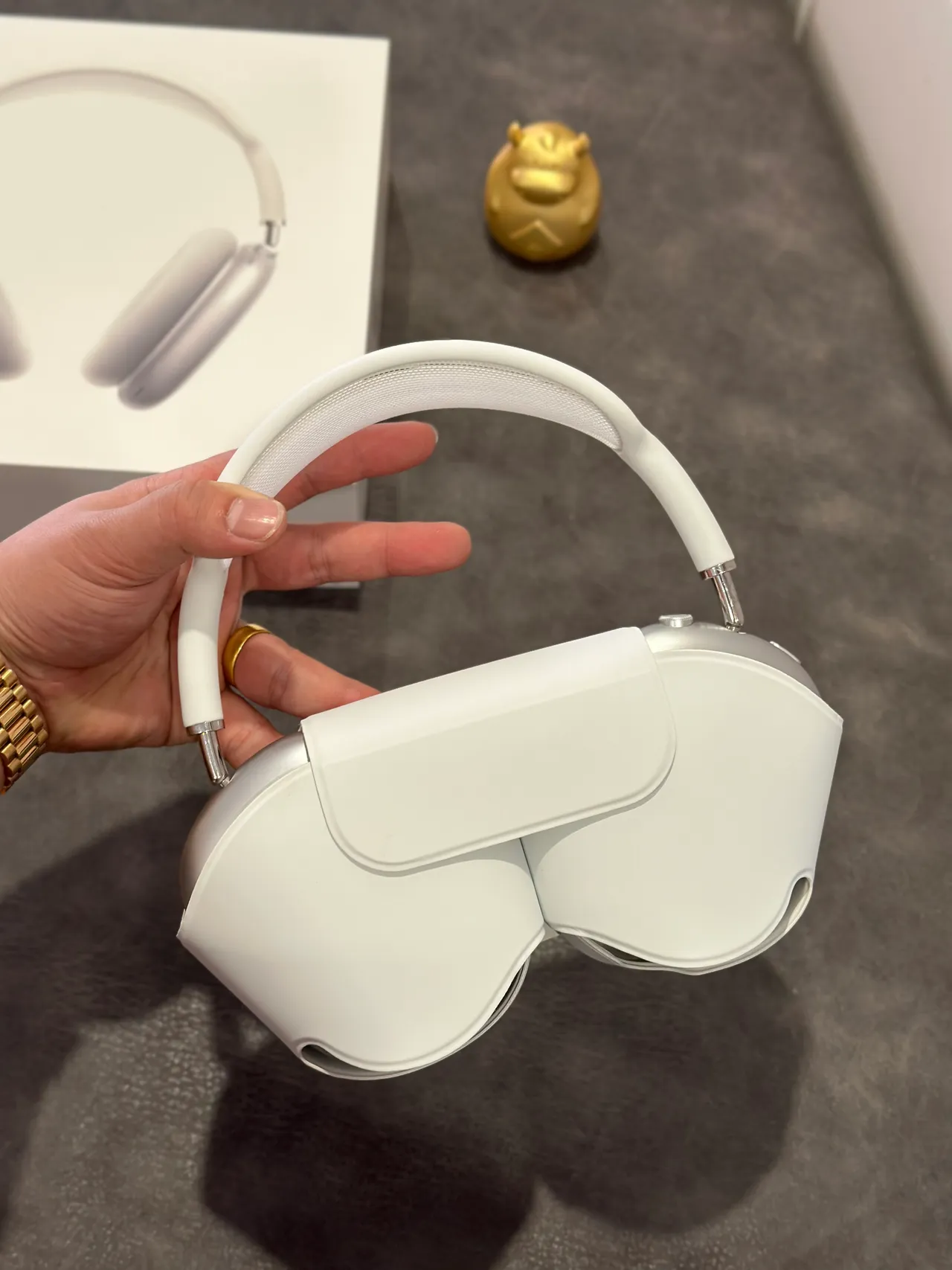 Apple AirPods Max White Over-Ear Headphones 11