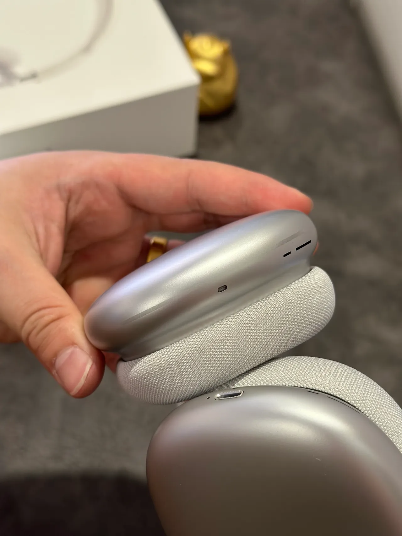 Apple AirPods Max White Over-Ear Headphones 15