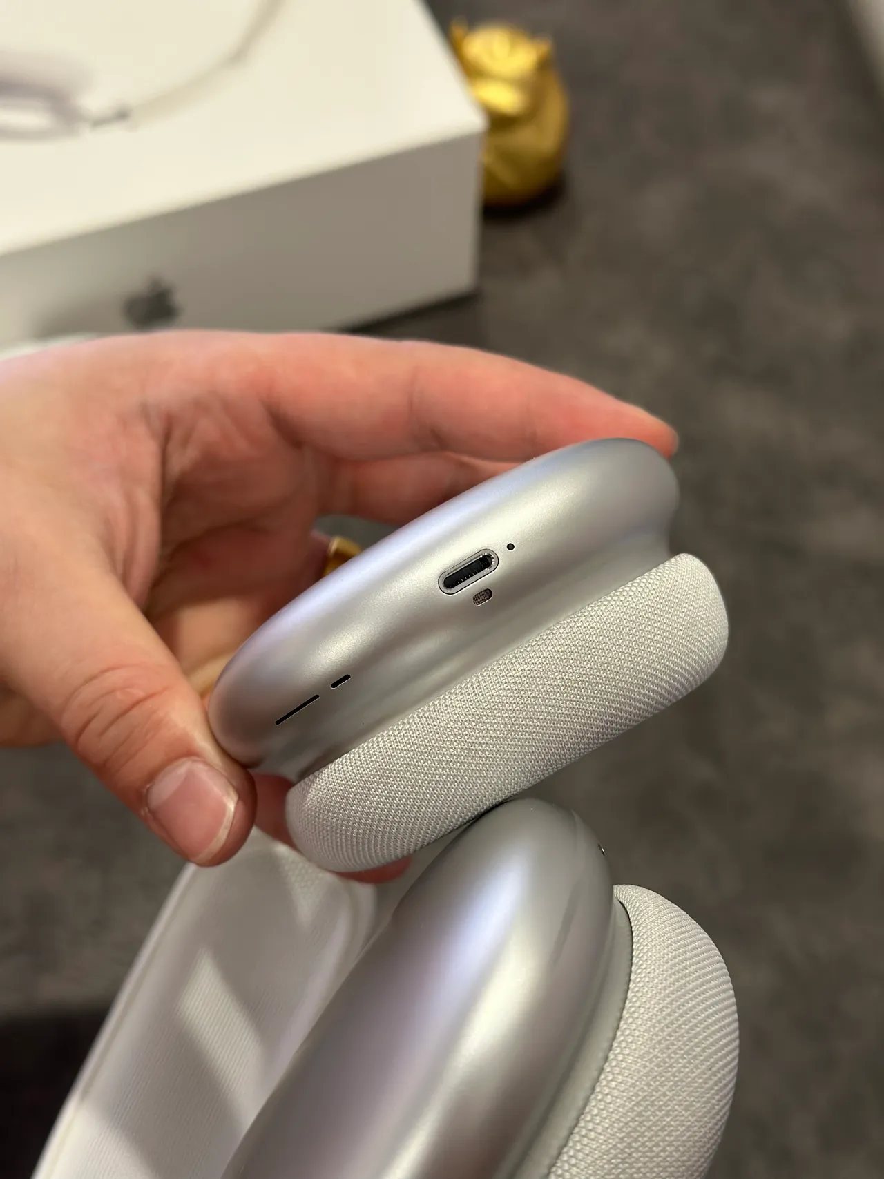 Apple AirPods Max White Over-Ear Headphones 16