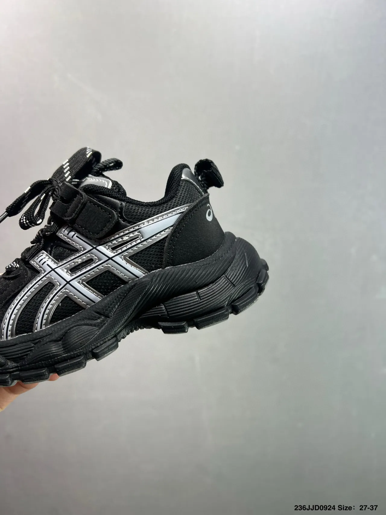 ASICS Negro Plata Media Suela Agresiva Zapatillas Gruesas 17