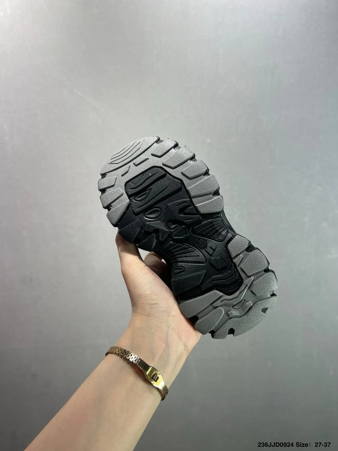 ASICS Negro Plata Media Suela Agresiva Zapatillas Gruesas 19