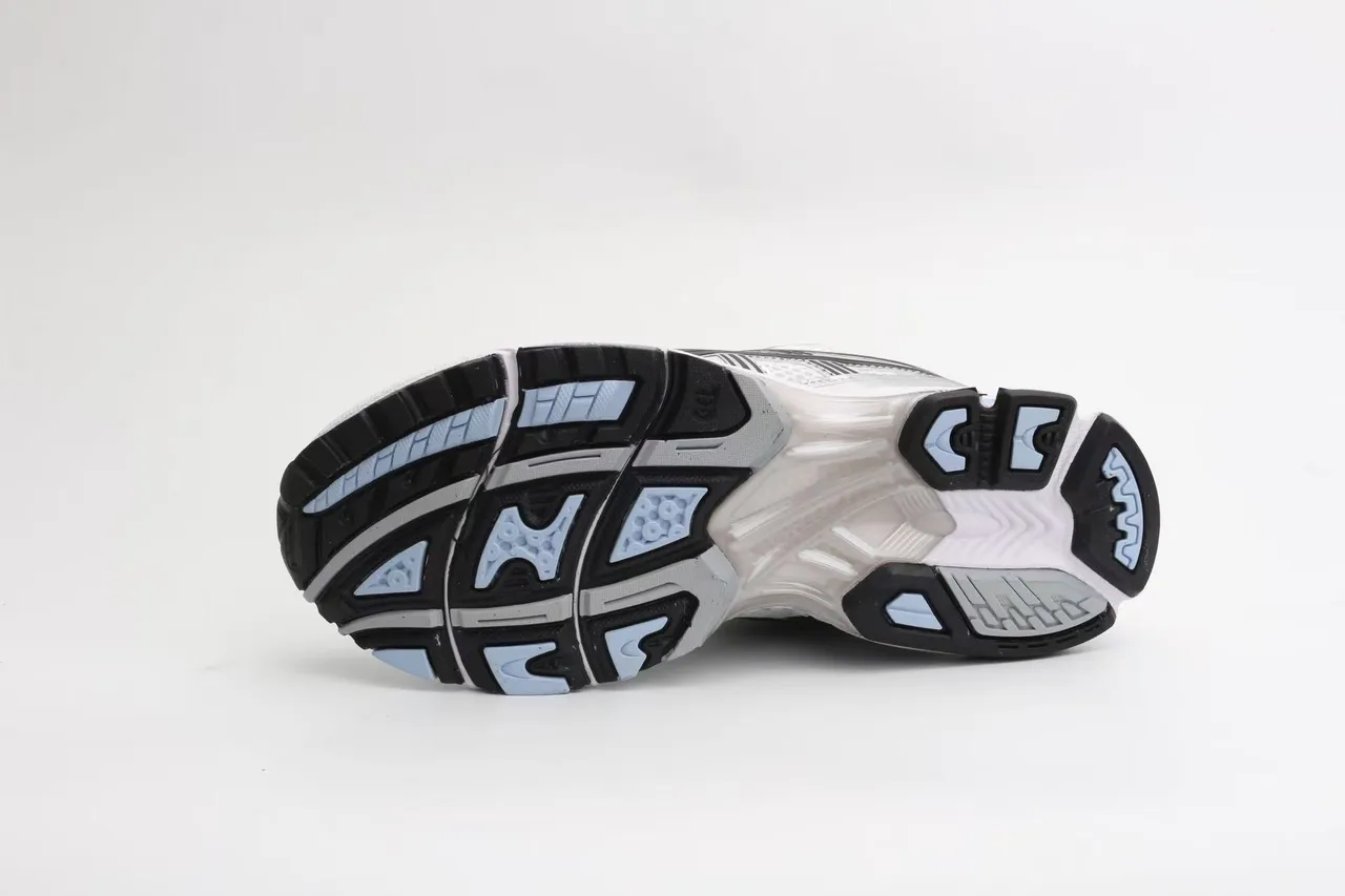 ASICS Gel-Kayano 银色金属白色跑鞋 4