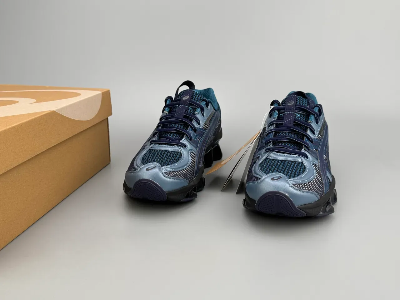ASICS Navy Black 网面和合成覆盖鞋面 雕塑波浪中底 跑鞋 2