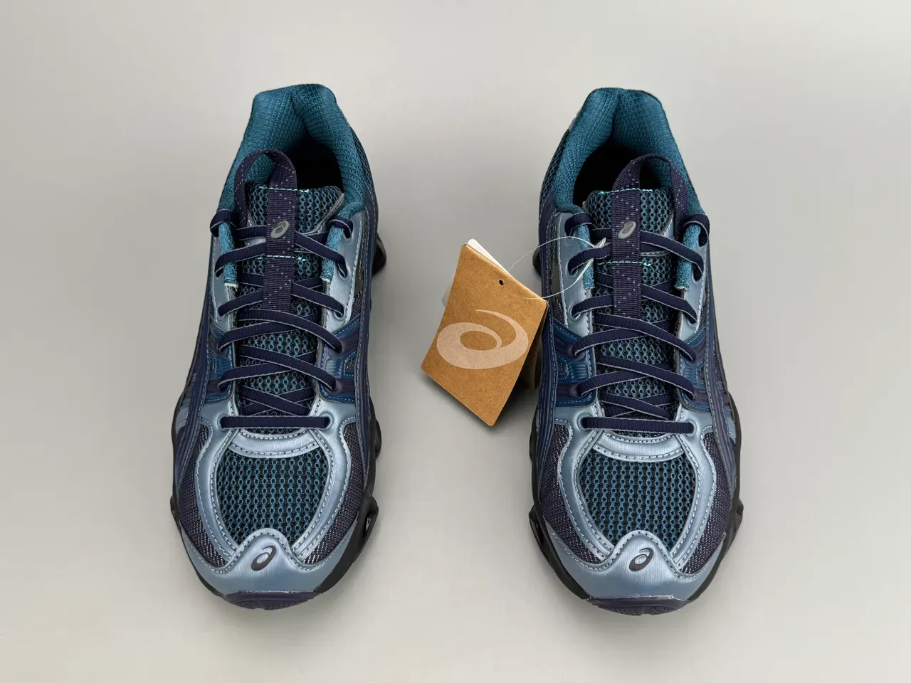 ASICS Navy Black 网面和合成覆盖鞋面 雕塑波浪中底 跑鞋 7