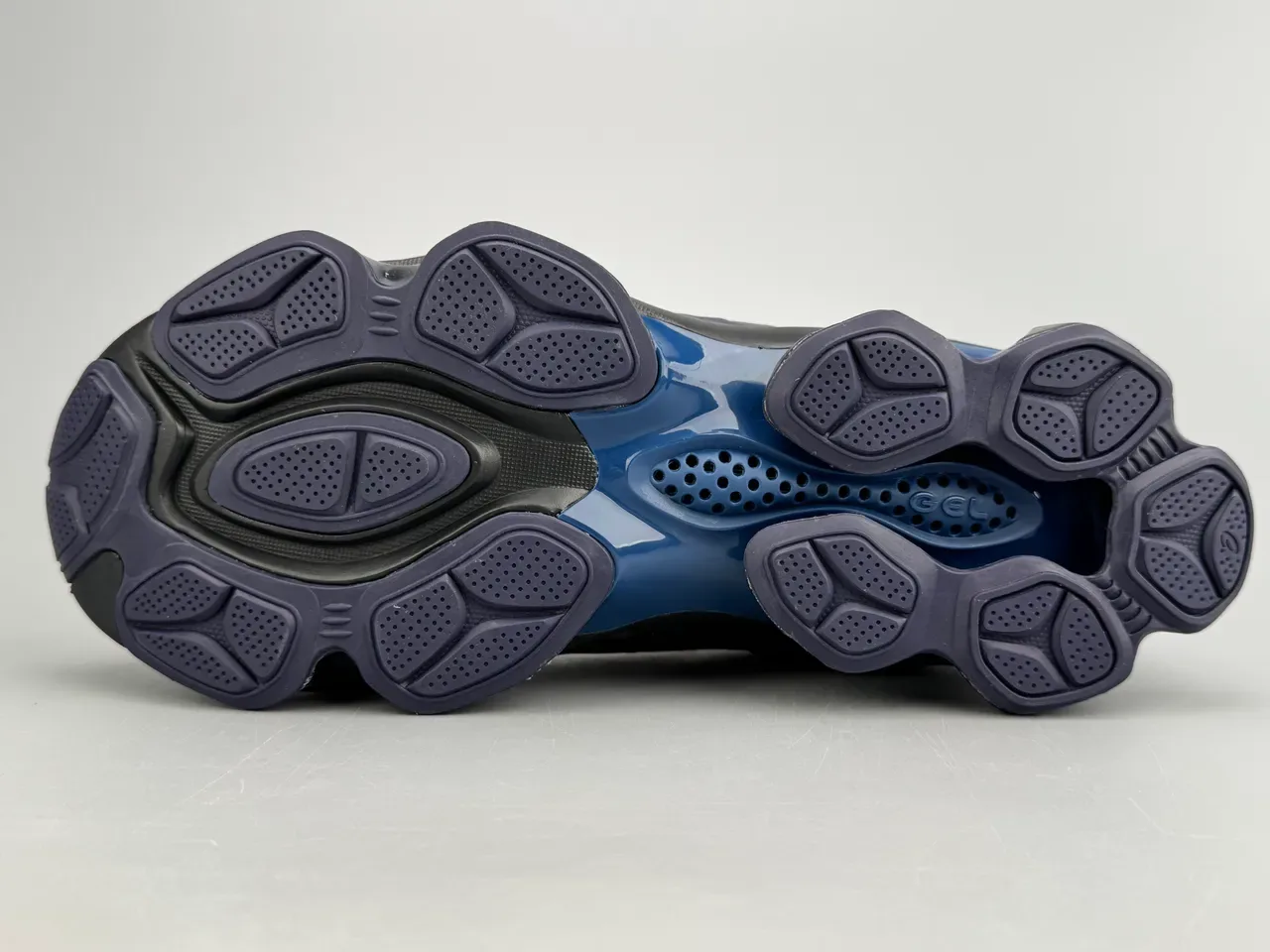 ASICS Navy Black 网面和合成覆盖鞋面 雕塑波浪中底 跑鞋 8